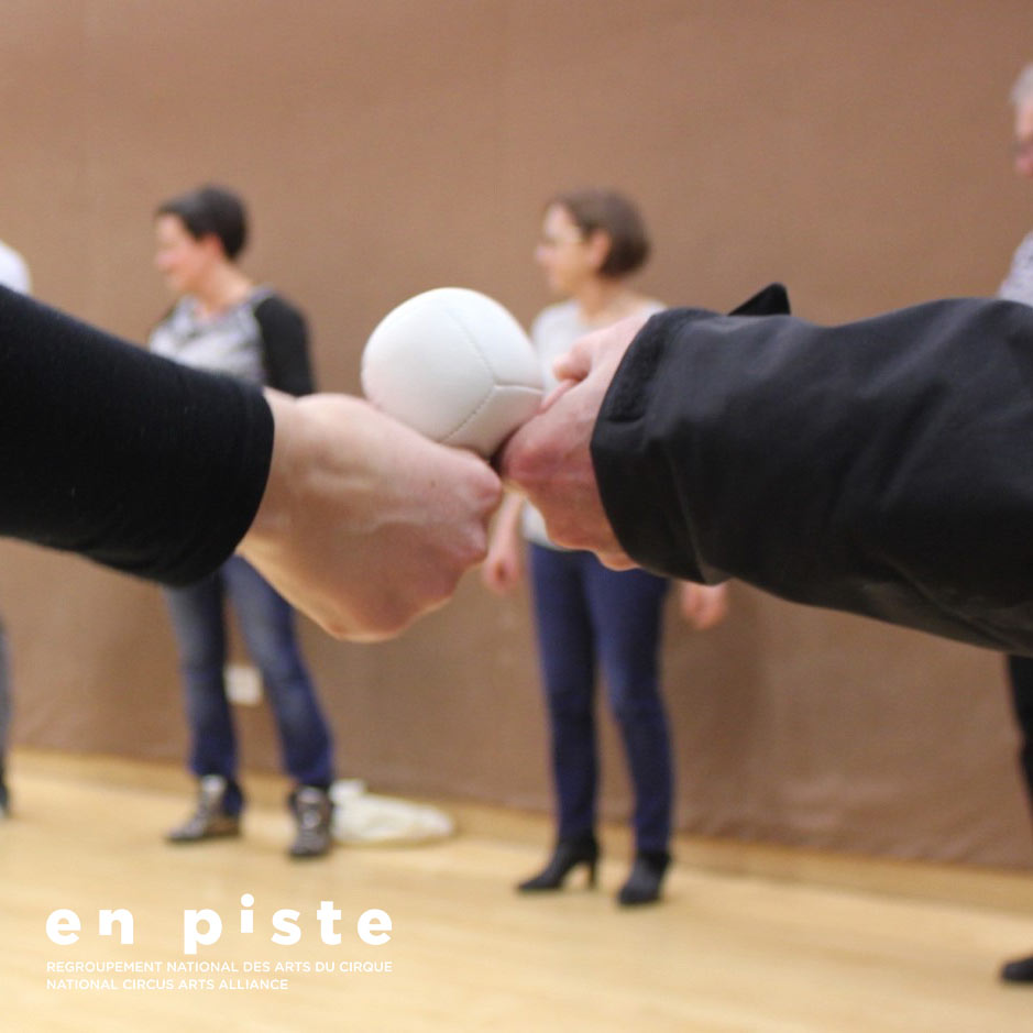 Atelier familial de jonglage - Collectif Petit Travers - Le Carré 150, Victoriaville